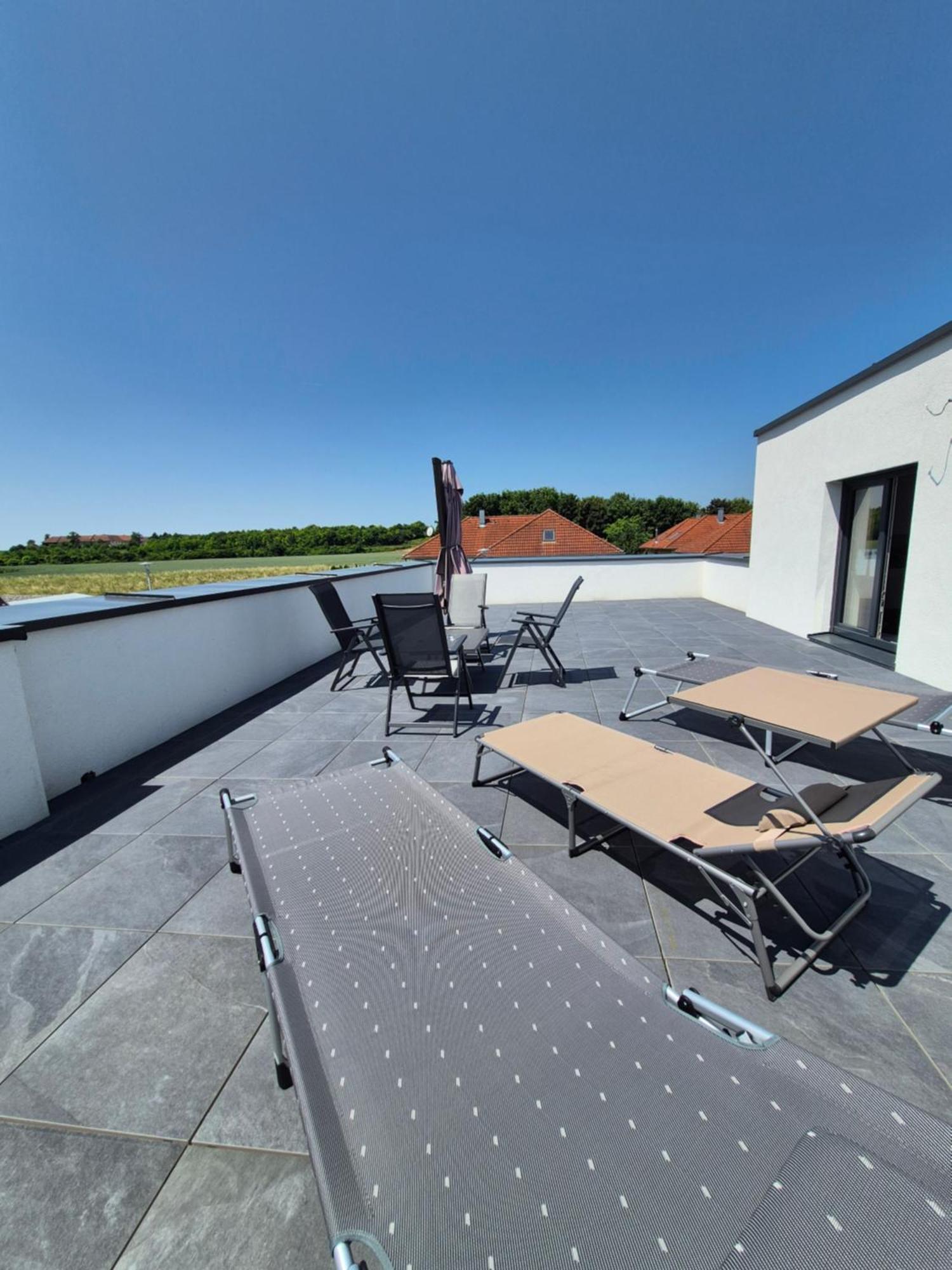 Neubauwohnung Mit 80 M2 Terrasse, 8 Minuten Von Entfernt Apartment Linz